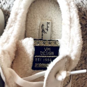 NWT Kate byVintage Havana low top sneaker